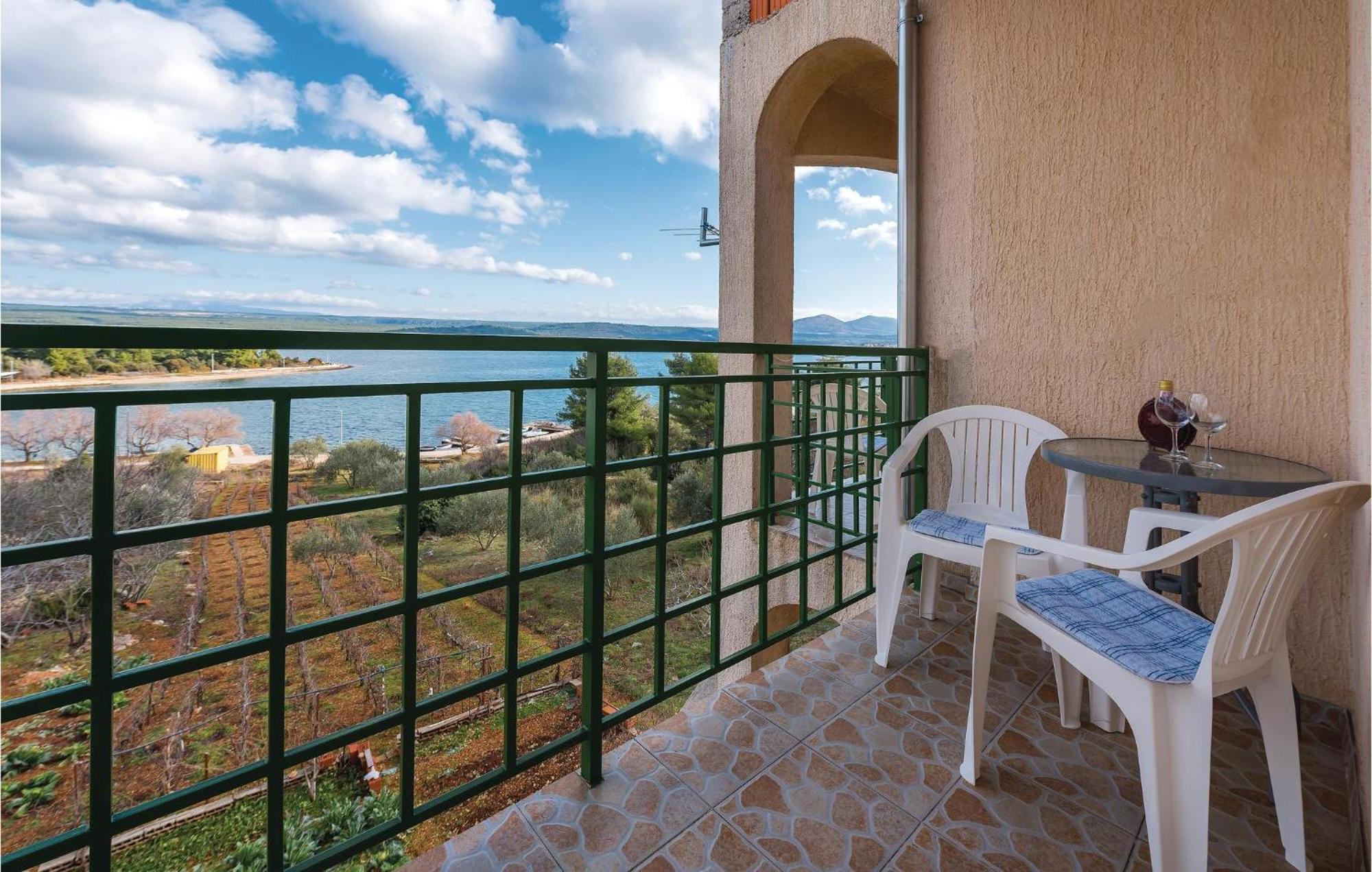 Beautiful Apartment In Raslina With Wifi Bagian luar foto